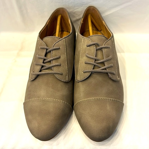Call It Spring ‘Balinia’ lace up oxfords in taupe. Size 7.5 - Picture 6 of 6